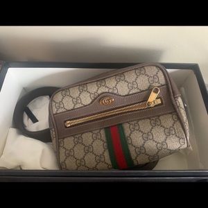 Gucci GG Supreme small belt bag